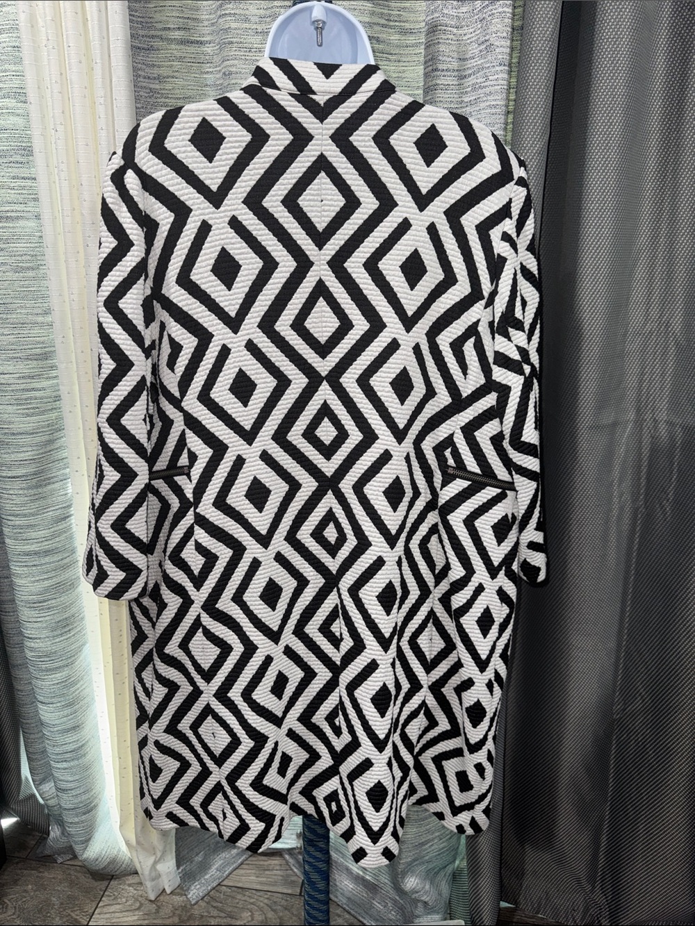Chico’s - Black & White Geometric Textured Jacket – Size 2 (Large) - Picture 5 of 16